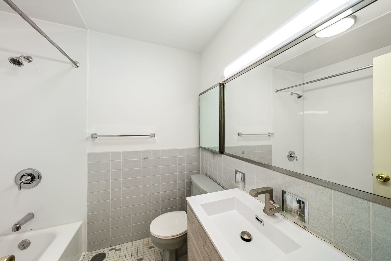 5701 N Sheridan Road Unit: 17H