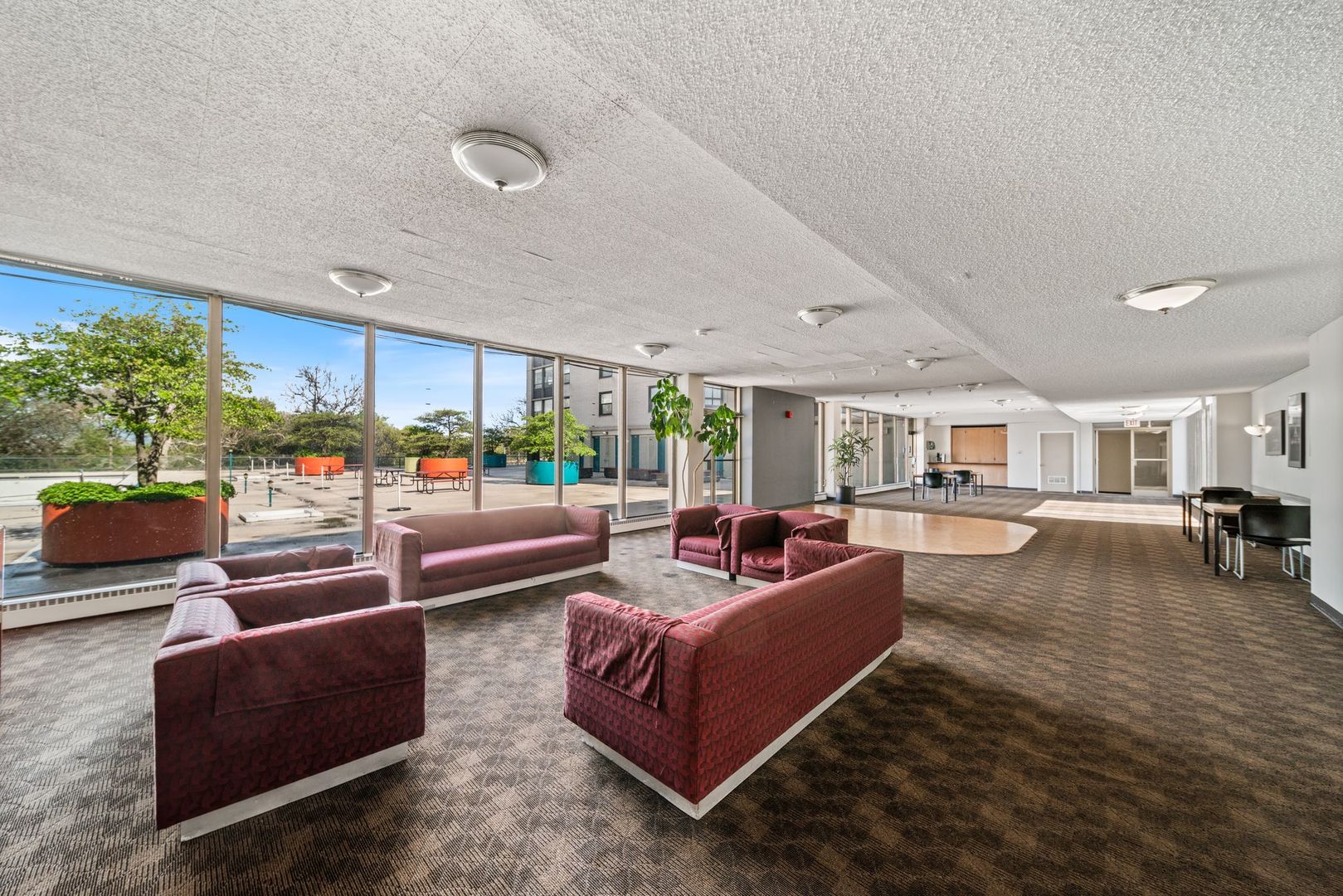 5701 N Sheridan Road Unit: 17H