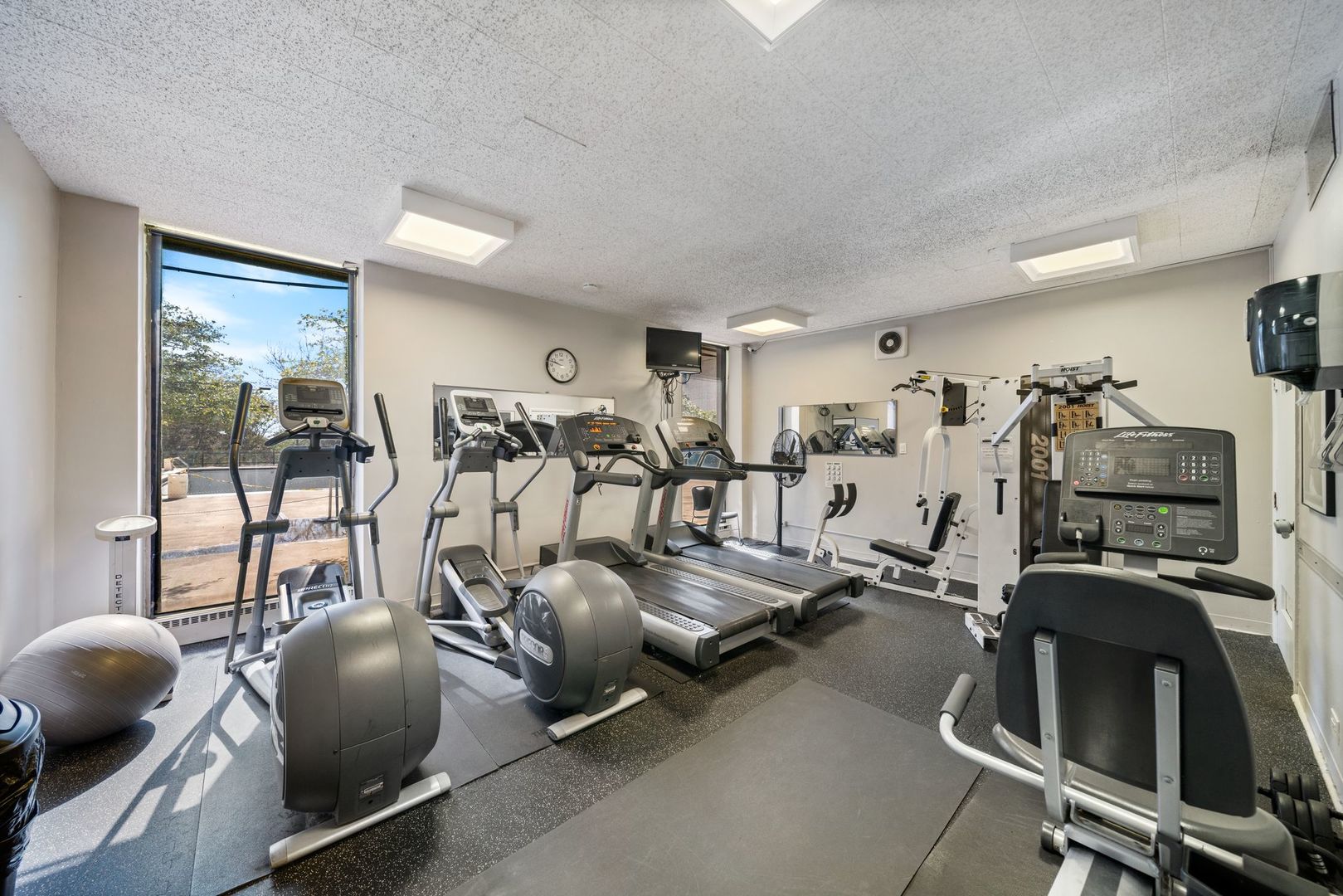 5701 N Sheridan Road Unit: 17H