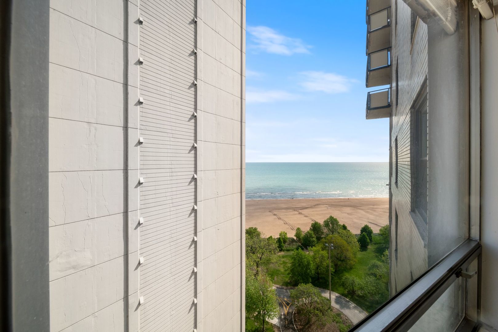 5701 N Sheridan Road Unit: 17H