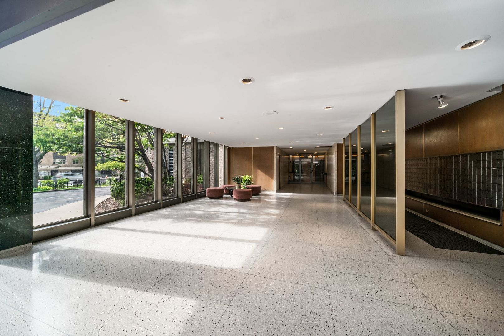 5701 N Sheridan Road Unit: 17H