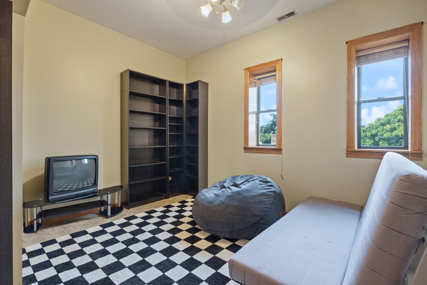 112 S Saint Louis Avenue Unit: 7