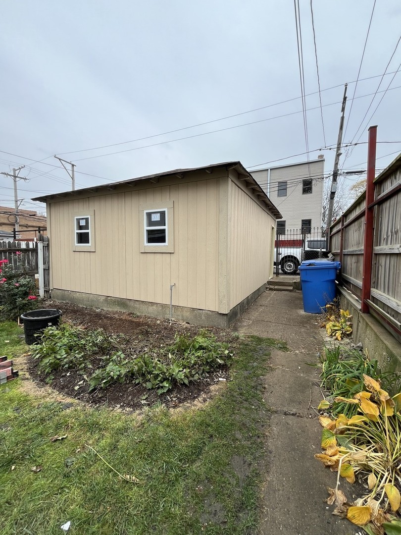 1937 N Keeler Avenue