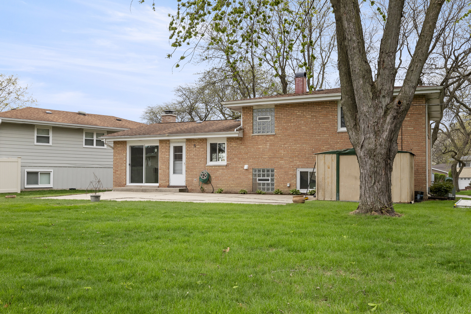 826 School Court