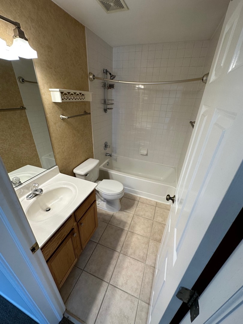 2427 Sheehan Drive Unit: 204