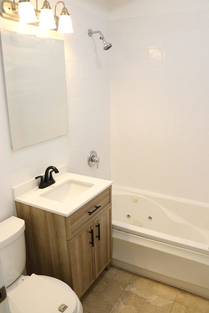 4311 N Paulina Street Unit: 1B