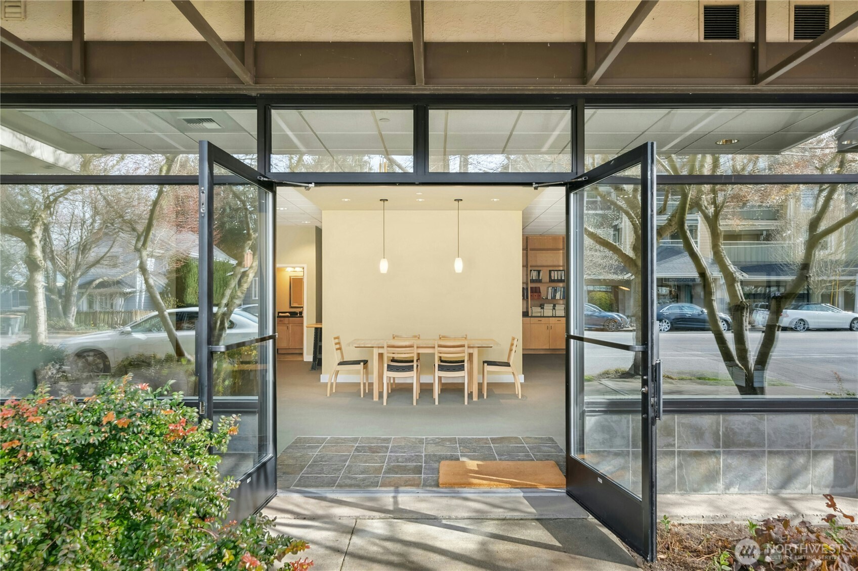 3121 W Government Way Unit: Comm 1