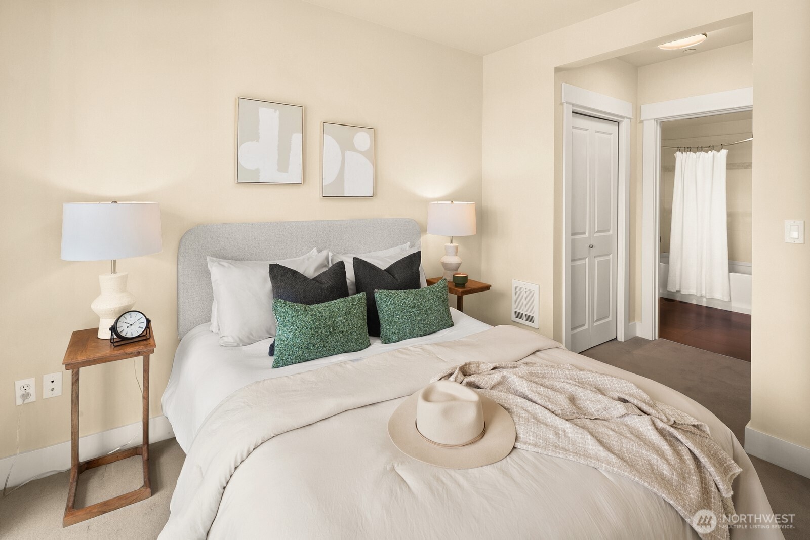 699 John Street Unit: 617