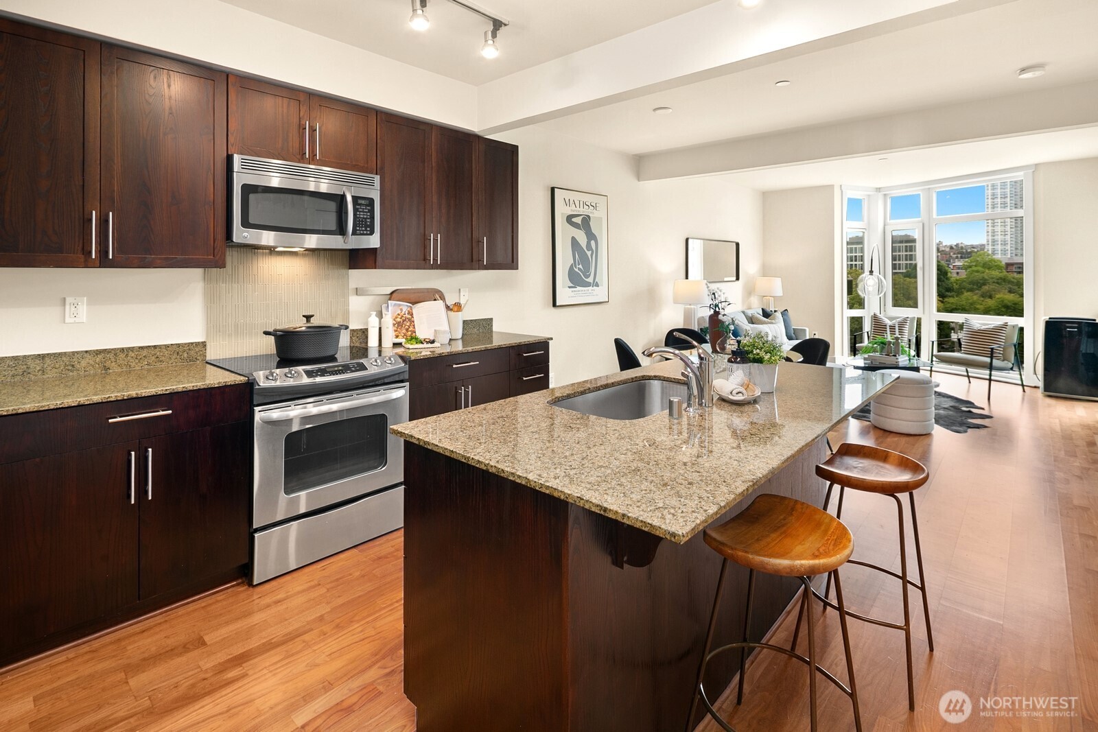 699 John Street Unit: 617