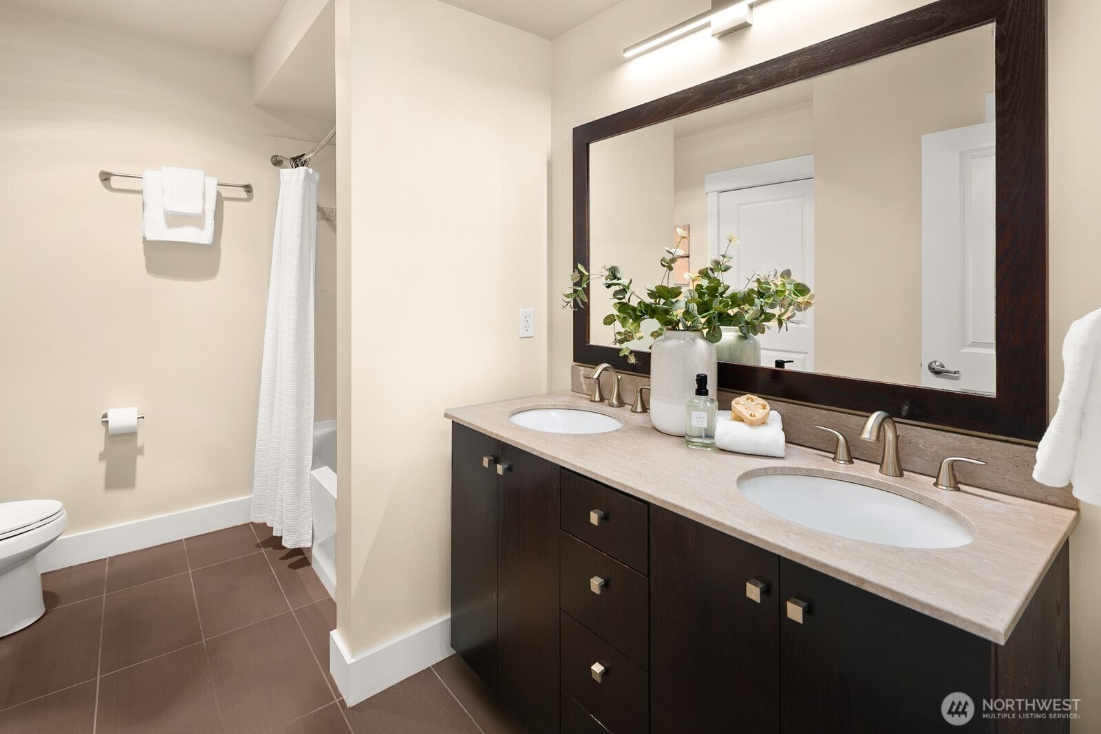 699 John Street Unit: 617