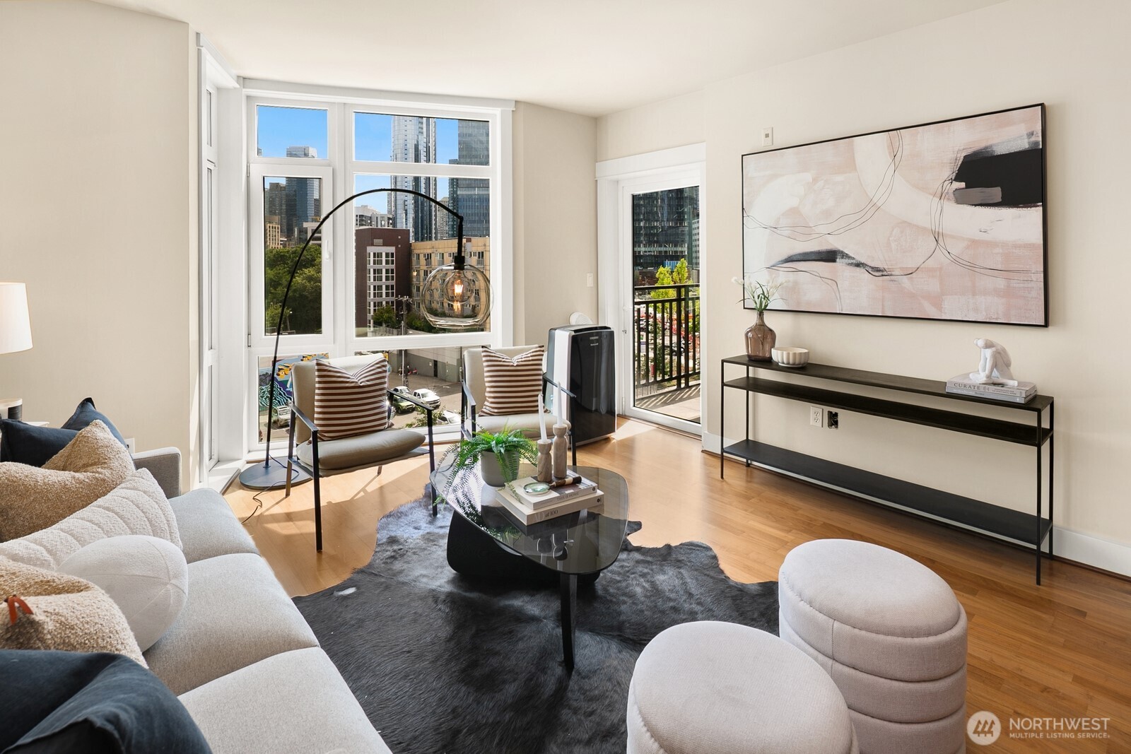 699 John Street Unit: 617