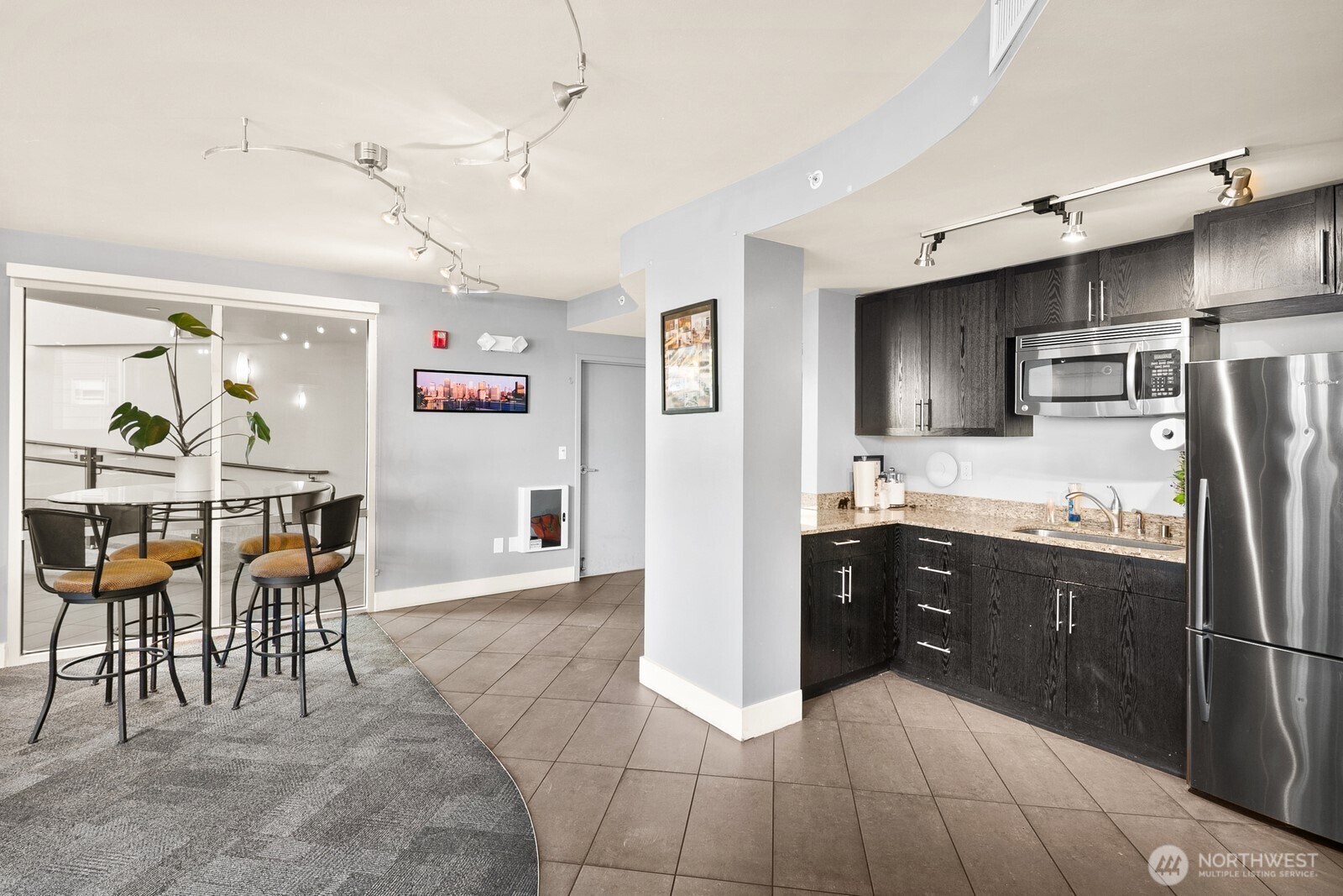 699 John Street Unit: 617