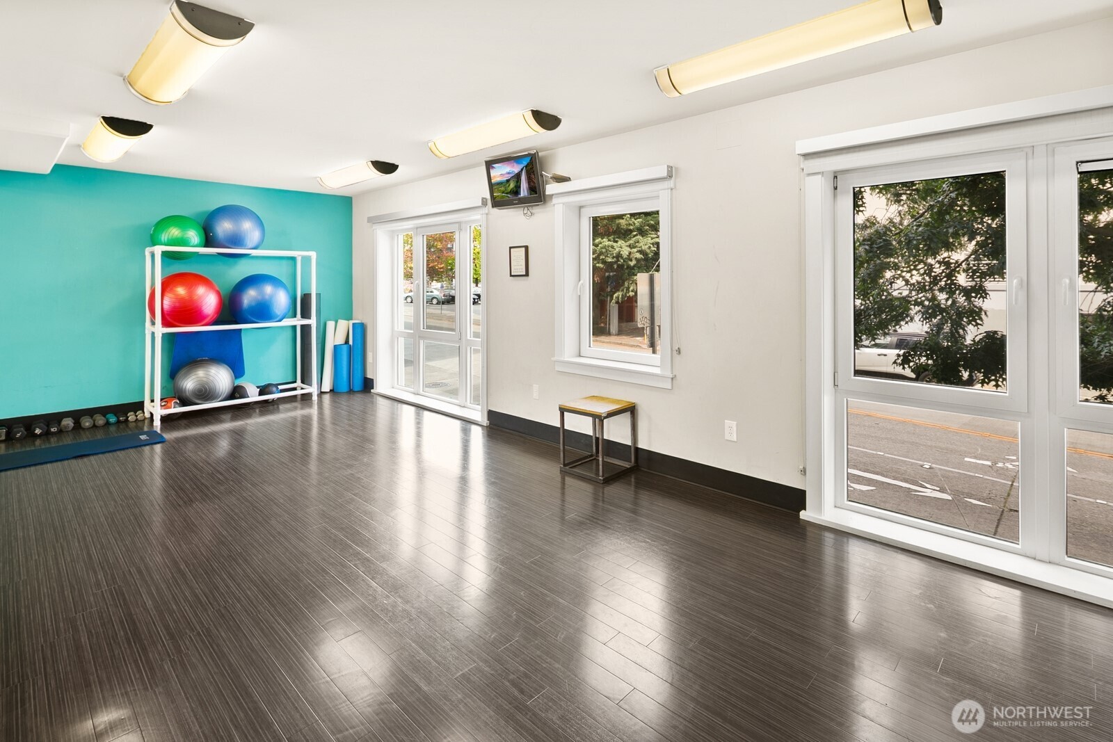 699 John Street Unit: 617