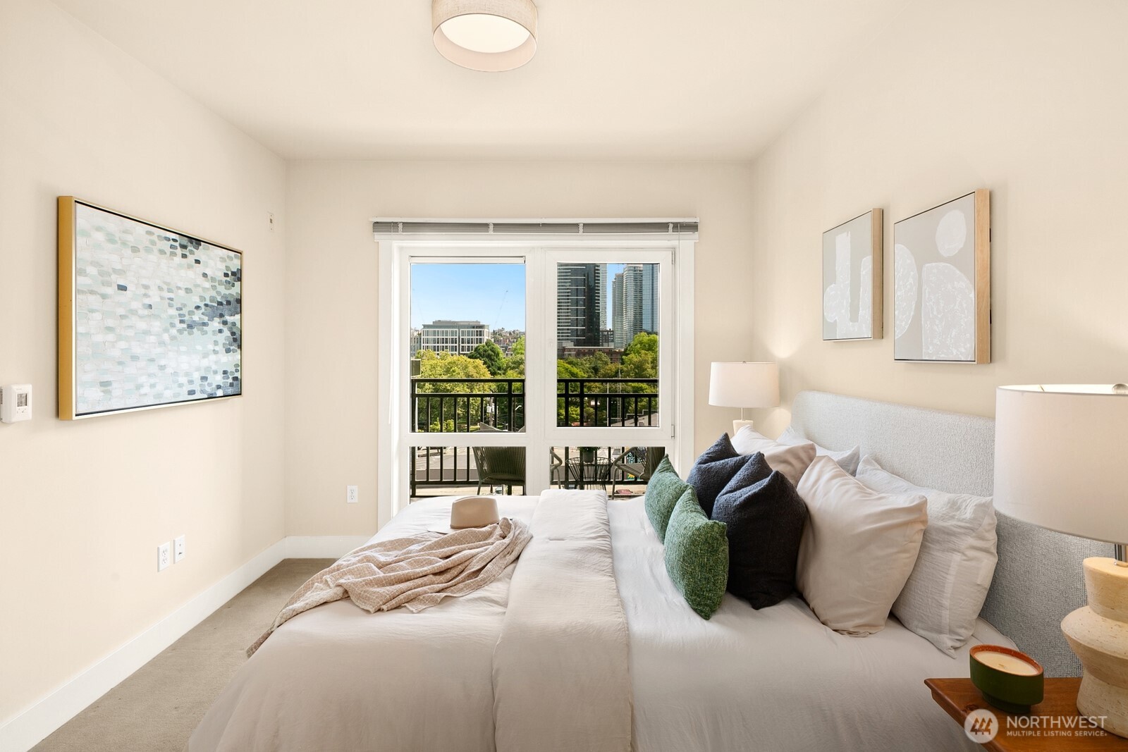 699 John Street Unit: 617