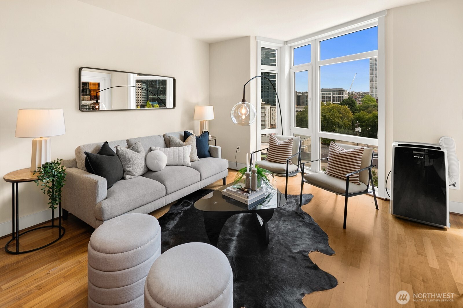 699 John Street Unit: 617