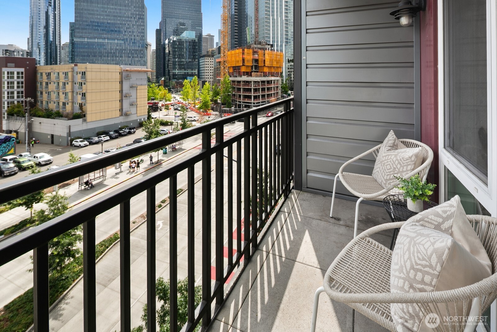 699 John Street Unit: 617