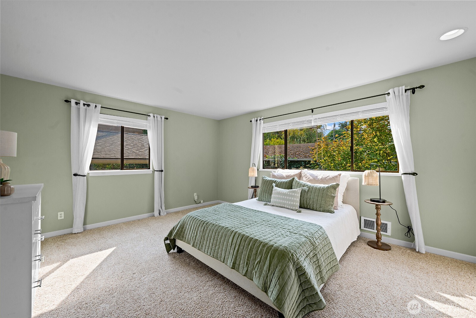 5932 Fauntleroy Way SW Unit: 4
