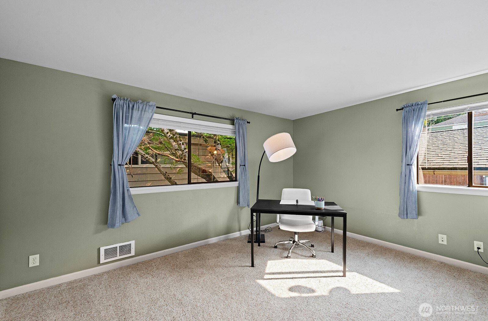 5932 Fauntleroy Way SW Unit: 4