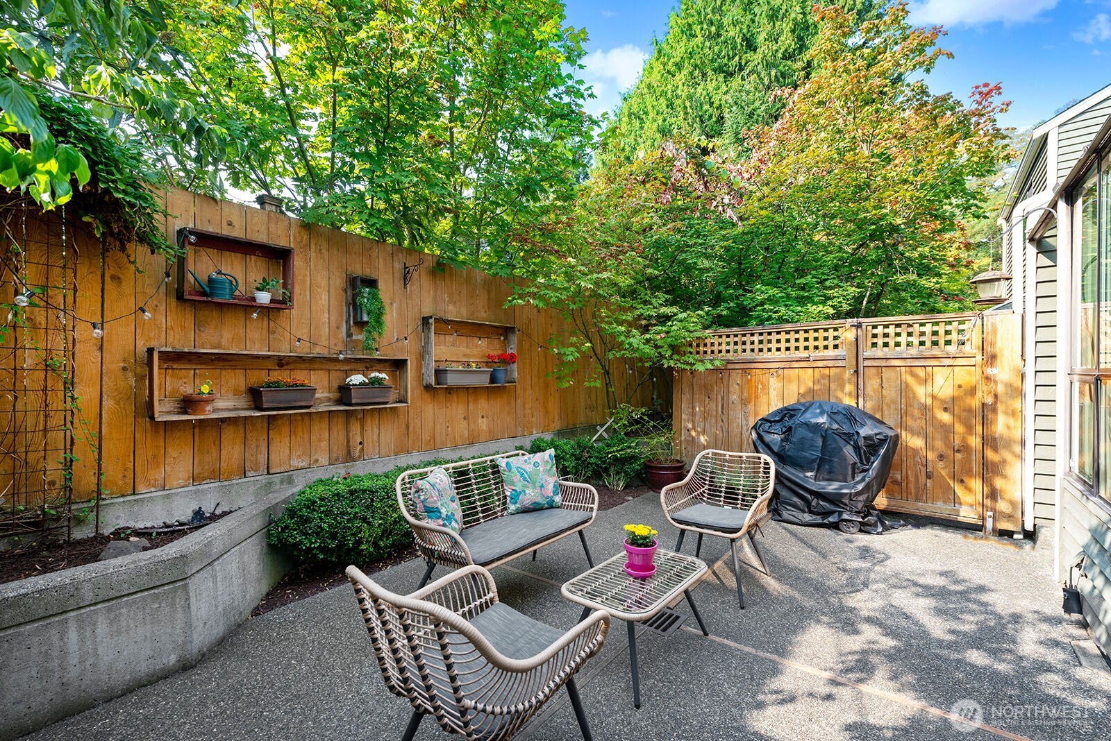 5932 Fauntleroy Way SW Unit: 4
