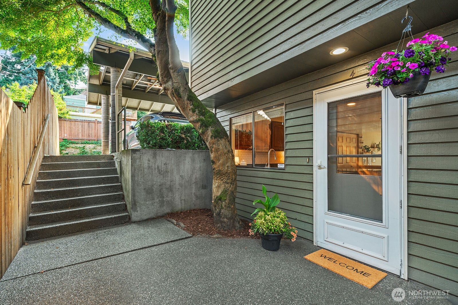 5932 Fauntleroy Way SW Unit: 4