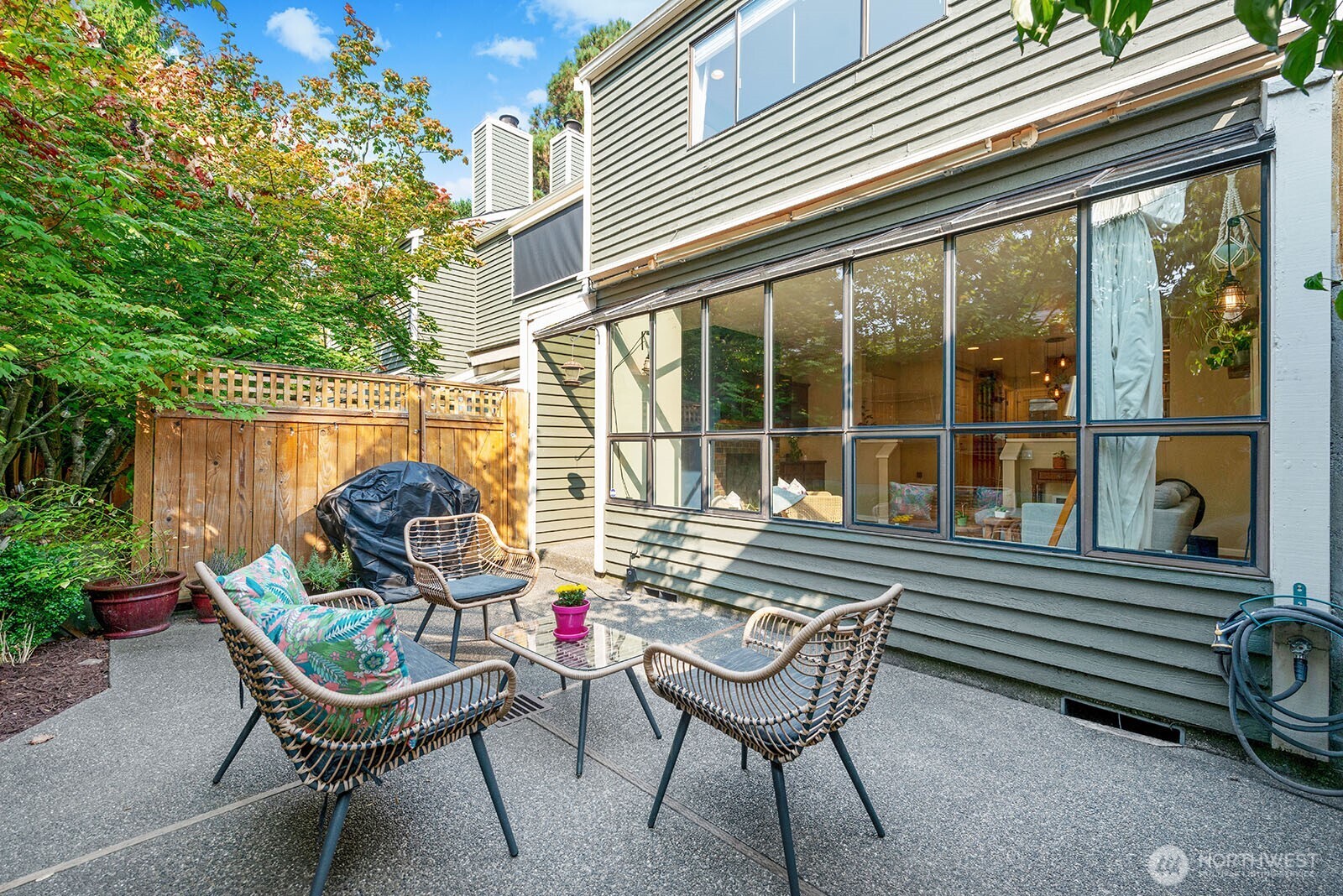 5932 Fauntleroy Way SW Unit: 4