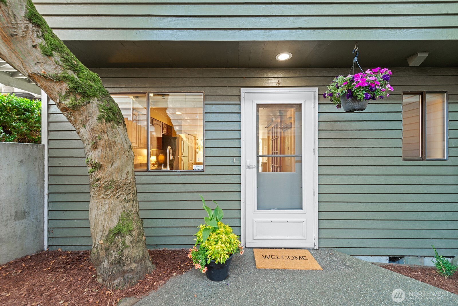 5932 Fauntleroy Way SW Unit: 4
