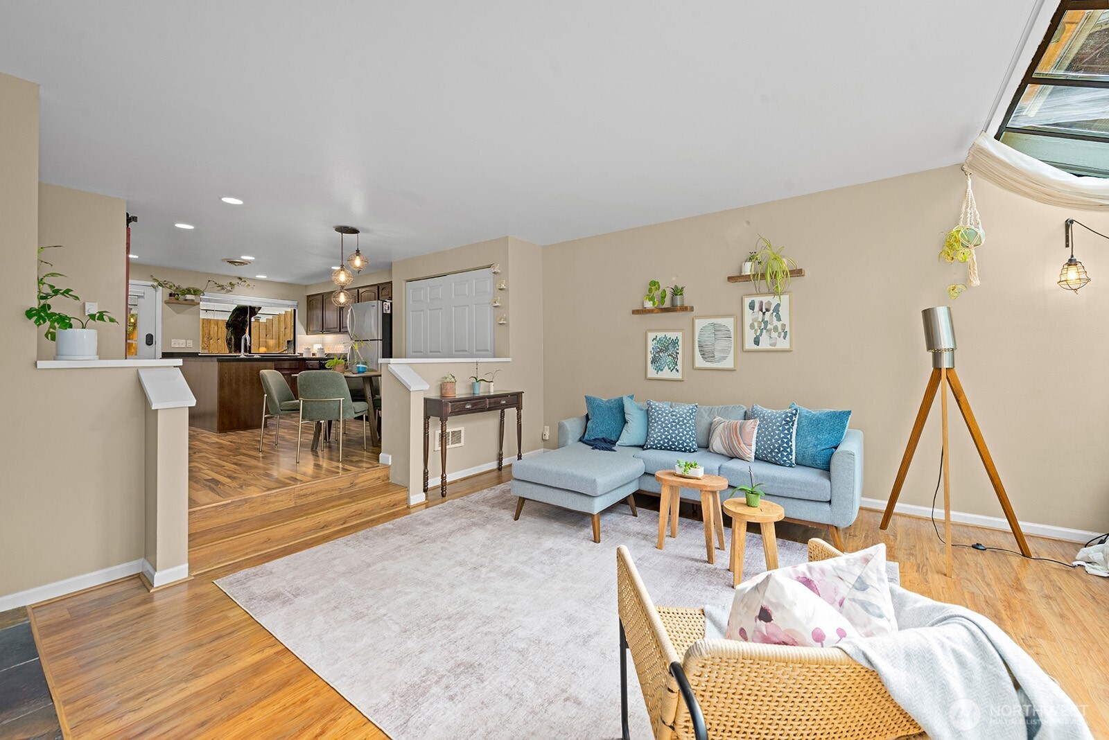 5932 Fauntleroy Way SW Unit: 4