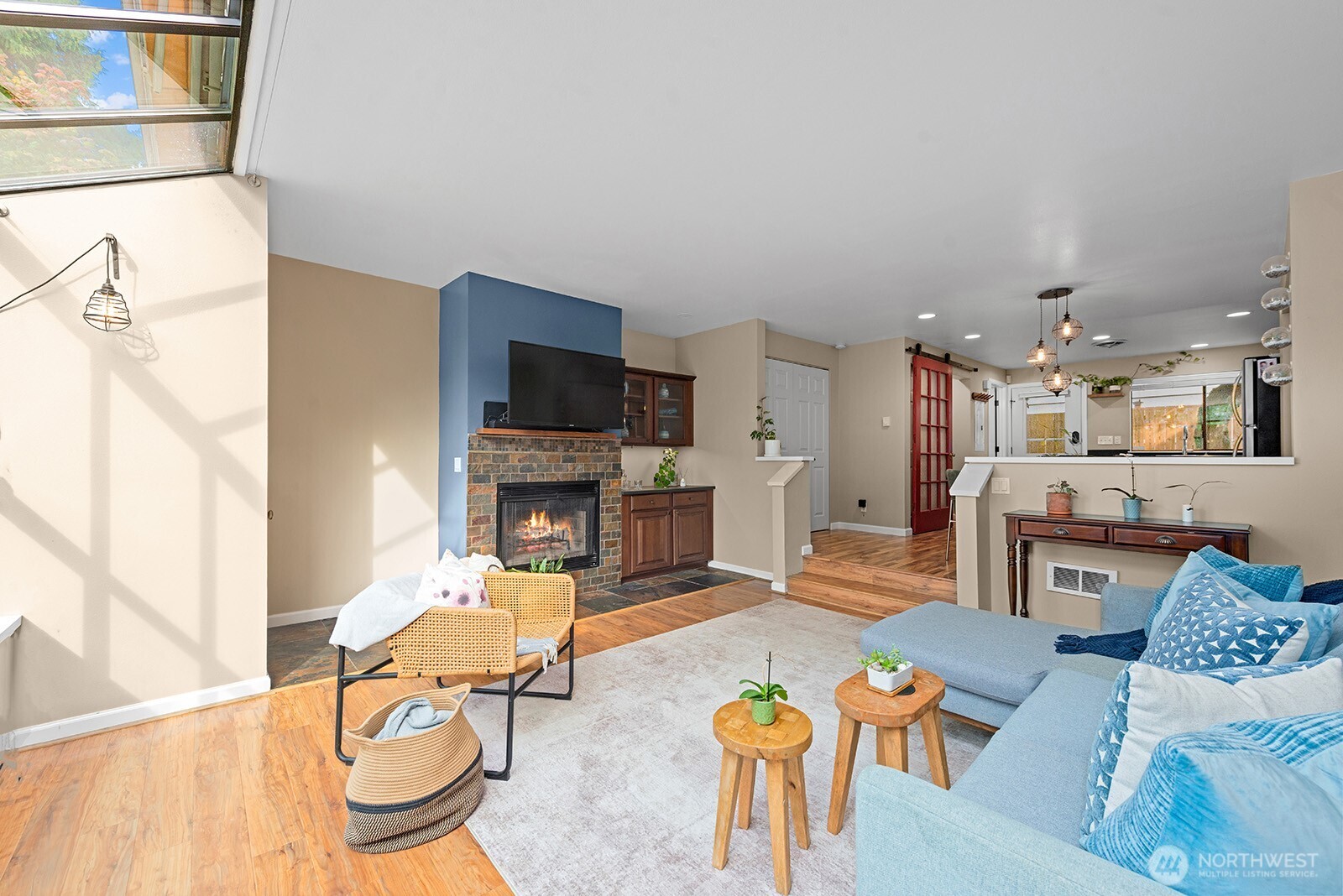 5932 Fauntleroy Way SW Unit: 4