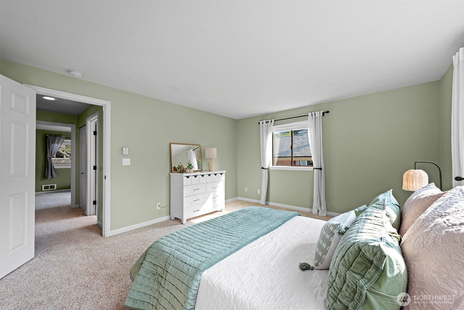 5932 Fauntleroy Way SW Unit: 4