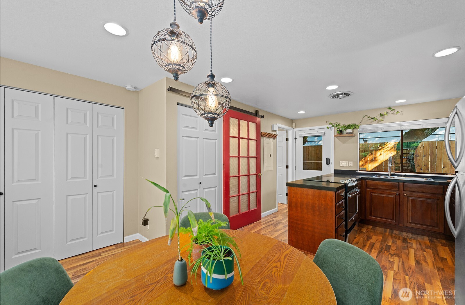 5932 Fauntleroy Way SW Unit: 4