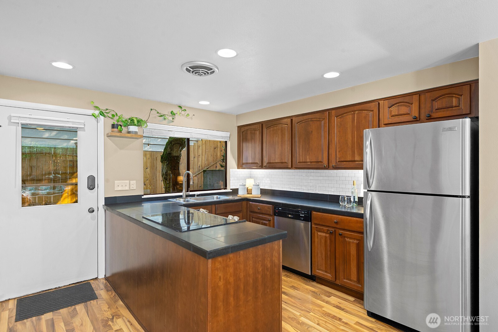 5932 Fauntleroy Way SW Unit: 4