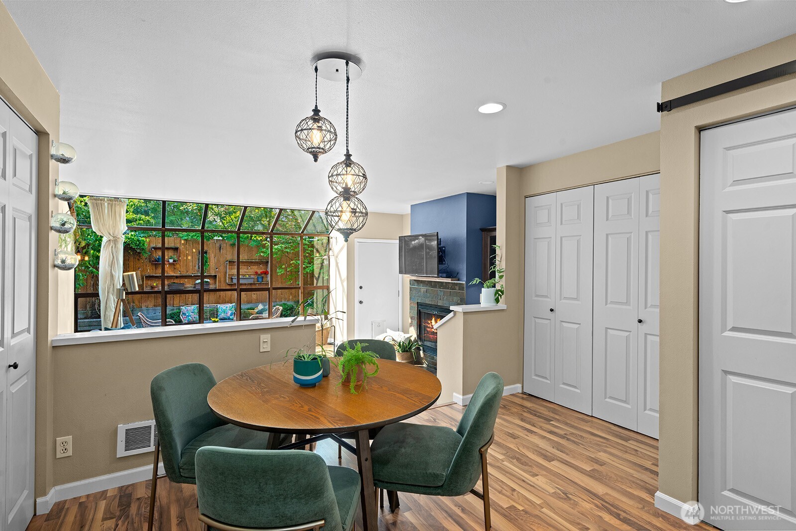 5932 Fauntleroy Way SW Unit: 4