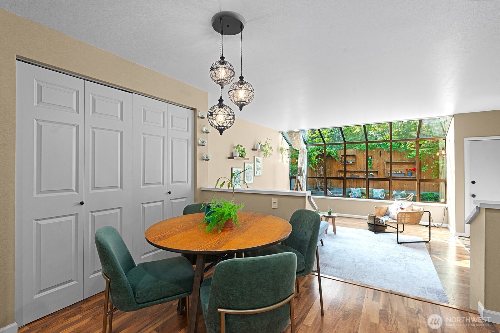 5932 Fauntleroy Way SW Unit: 4