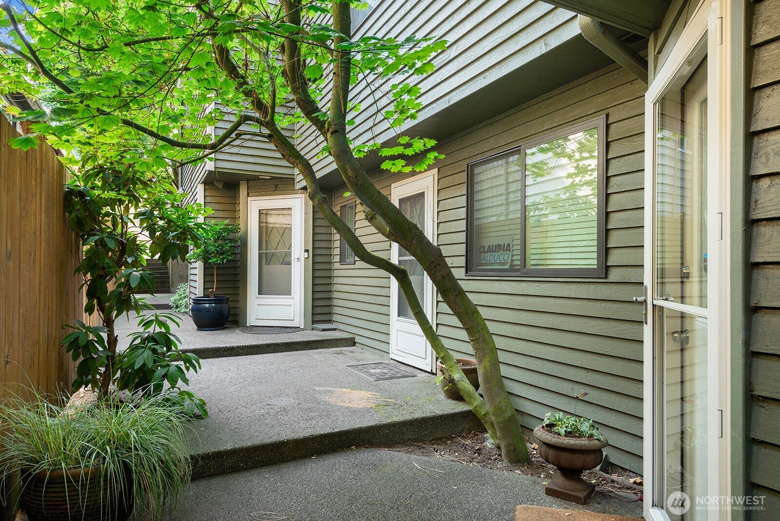 5932 Fauntleroy Way SW Unit: 4