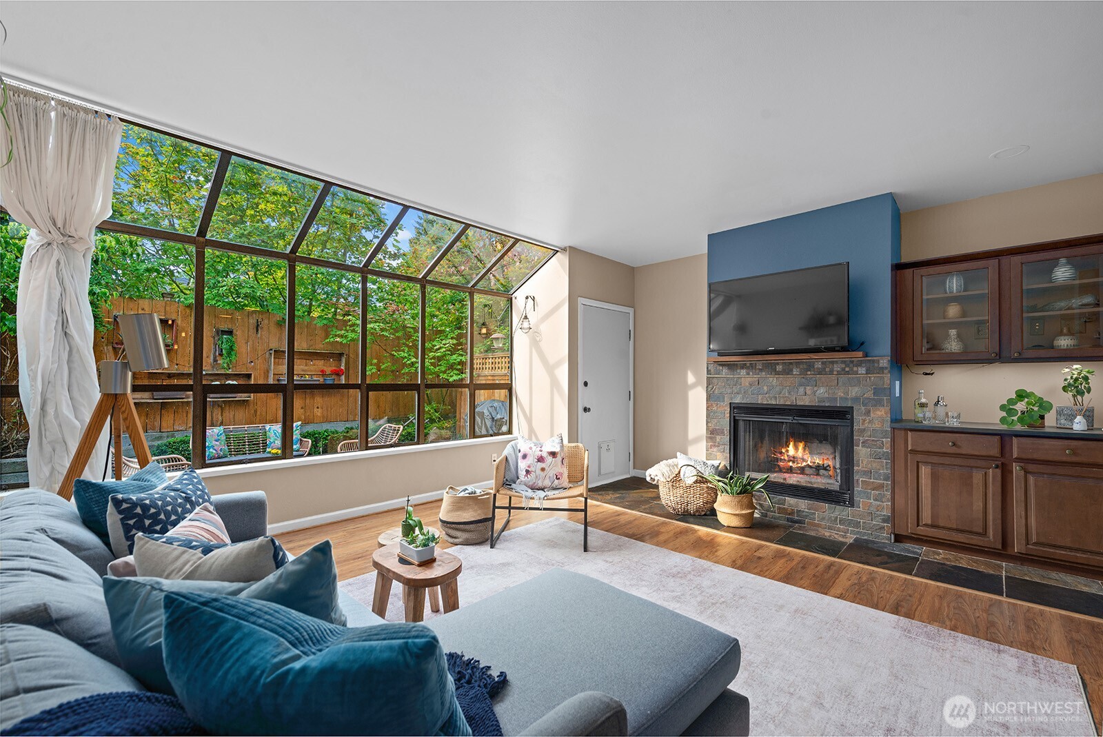 5932 Fauntleroy Way SW Unit: 4