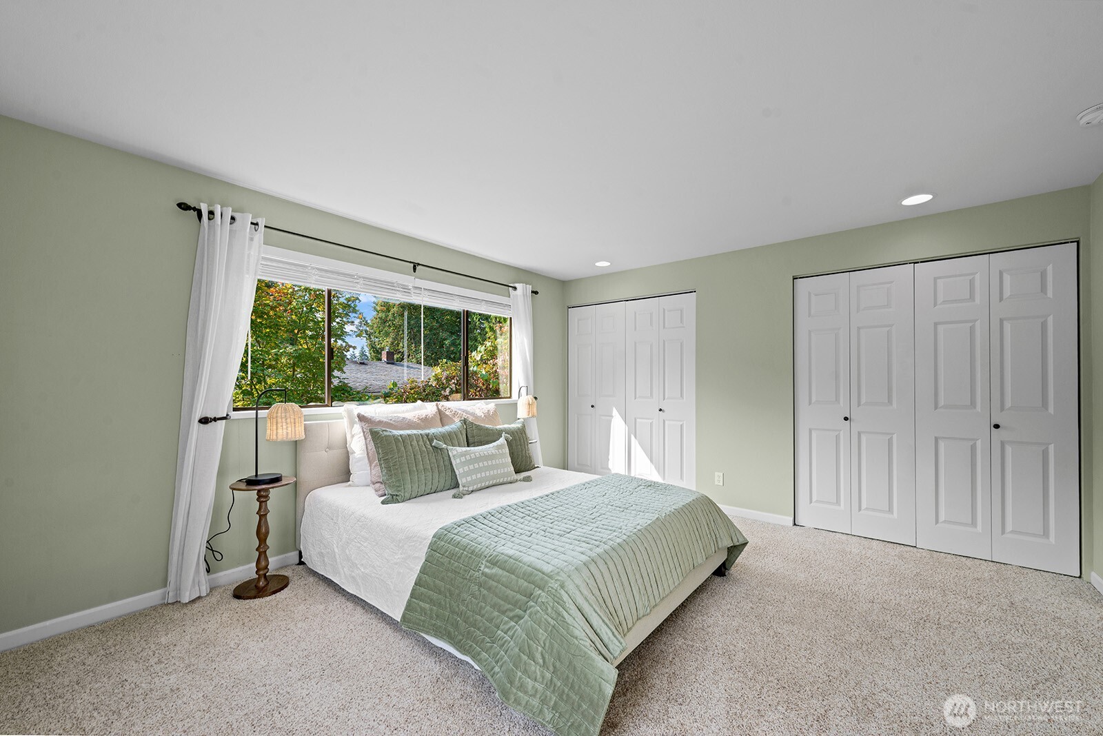 5932 Fauntleroy Way SW Unit: 4