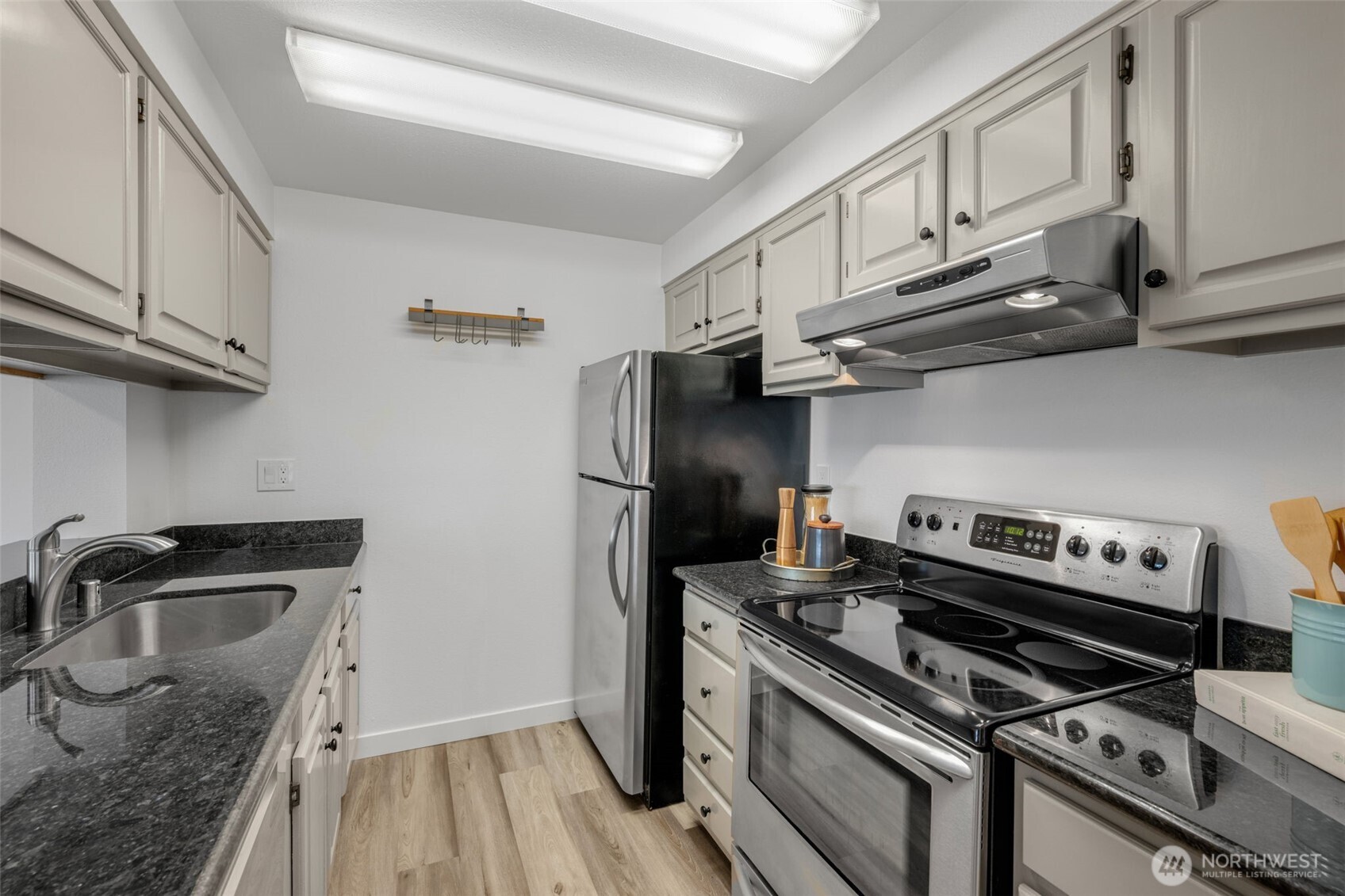 2419 E Madison Street Unit: 2461