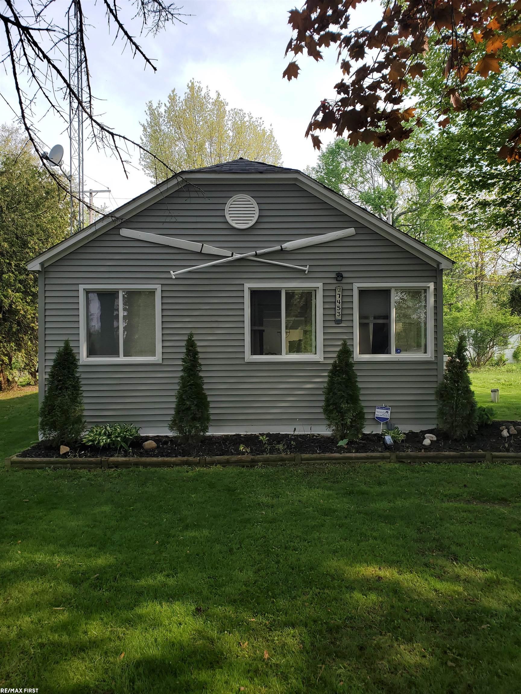 7453 Elmwood DR