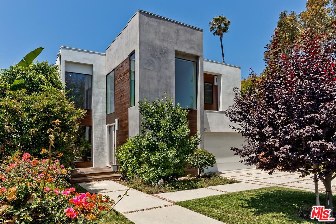 3571 Colonial Ave
