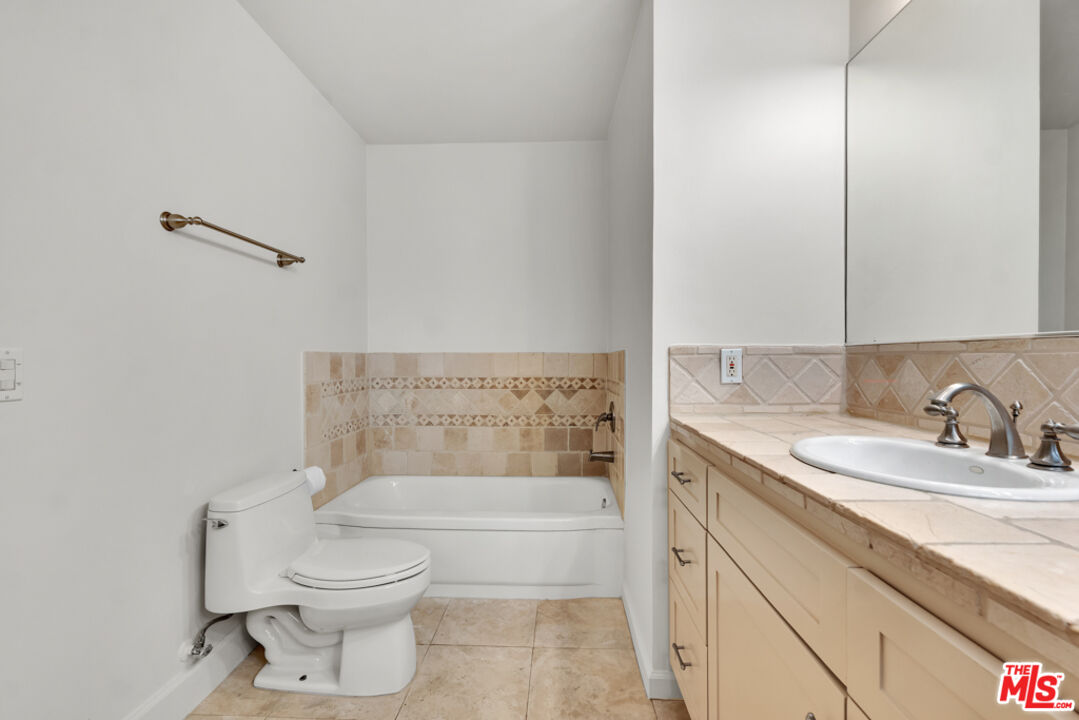 11789 Montana Ave Unit: 15