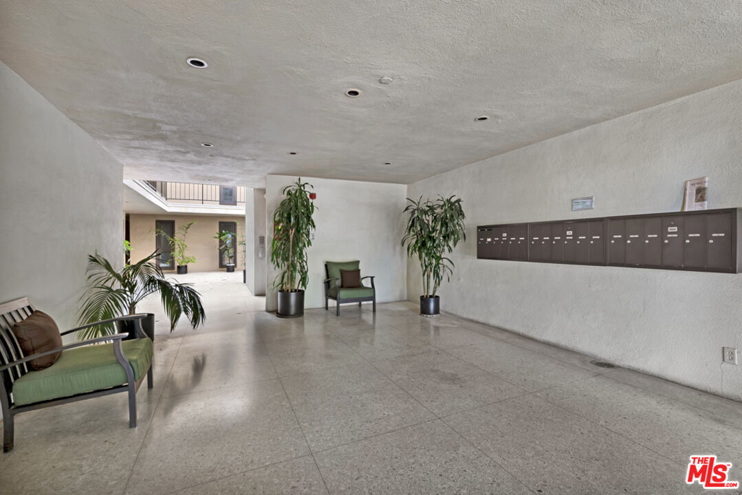 11789 Montana Ave Unit: 15
