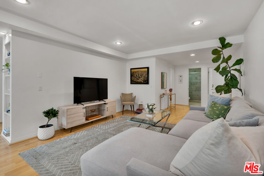 11789 Montana Ave Unit: 15
