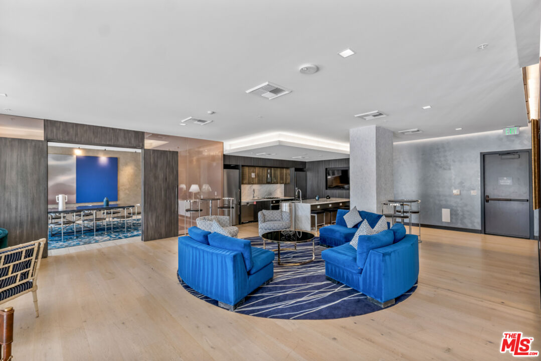1050 S Grand Ave Unit: 1102