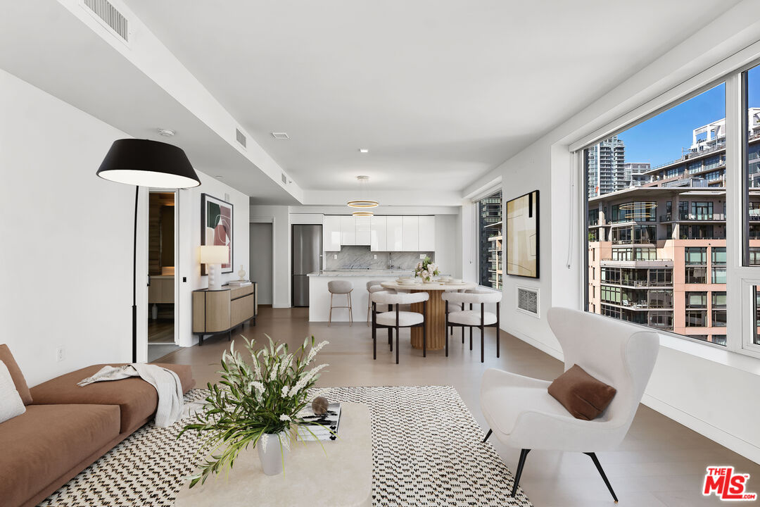 1050 S Grand Ave Unit: 1102