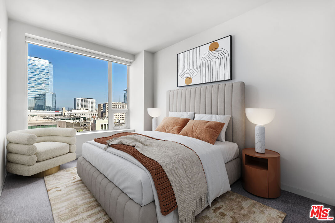 1050 S Grand Ave Unit: 1102