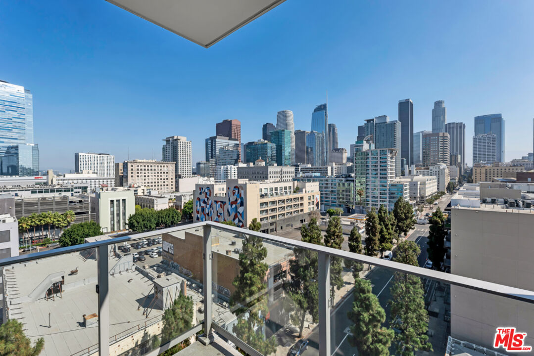1050 S Grand Ave Unit: 1102