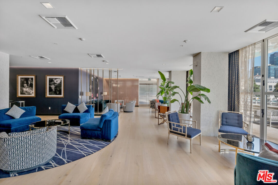 1050 S Grand Ave Unit: 1102