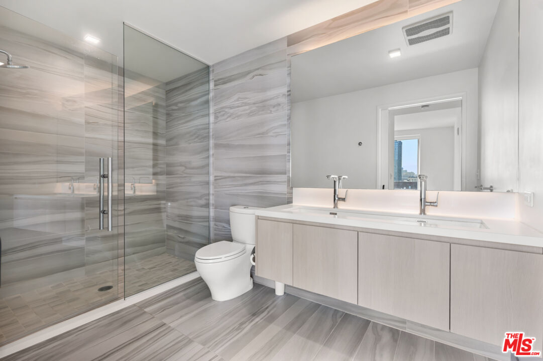1050 S Grand Ave Unit: 1102