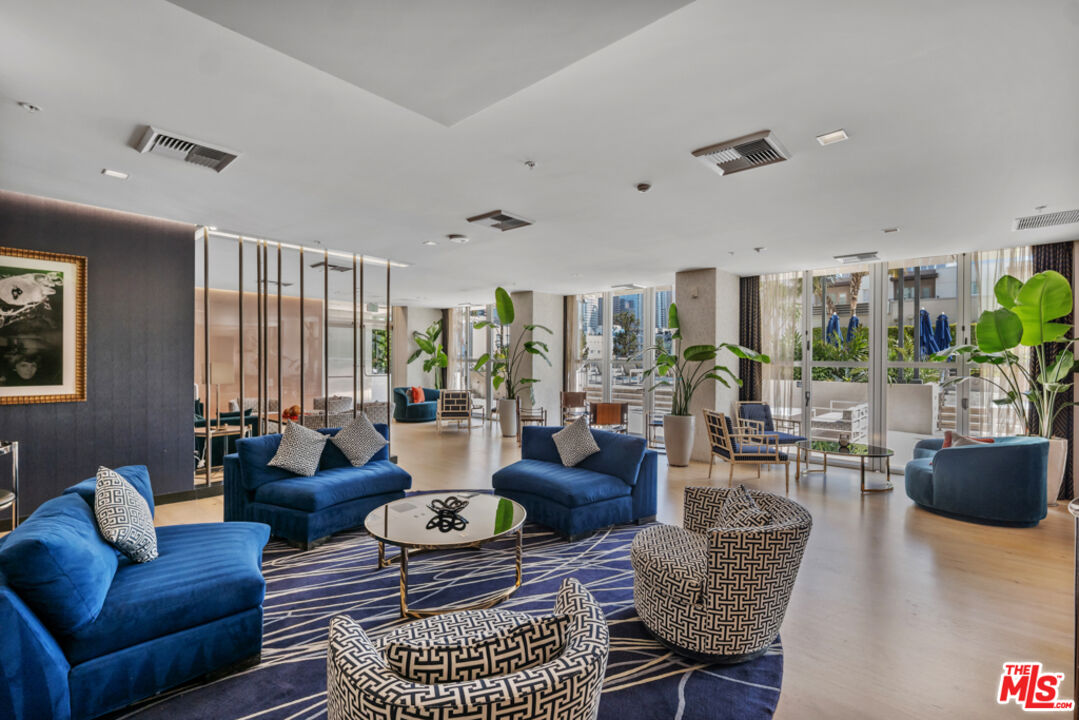 1050 S Grand Ave Unit: 1102