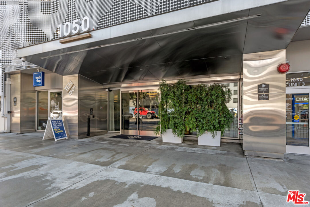 1050 S Grand Ave Unit: 1102